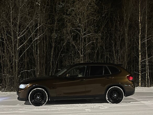 2011 BMW X1 18i I (E84), коричневый - вид 1