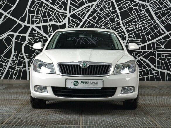 2011 Skoda Octavia II (A5) Рестайлинг, белый