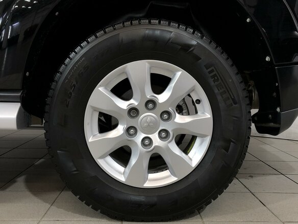 2017 Mitsubishi Pajero IV Рестайлинг 2, чёрный - вид 9