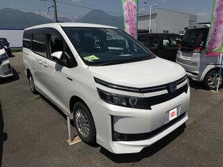2016 Toyota Voxy III (R80), белый, 1750000 рублей, вид 1