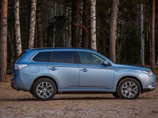 2014 Mitsubishi Outlander PHEV III, серебристый, 1830000 рублей, вид 5
