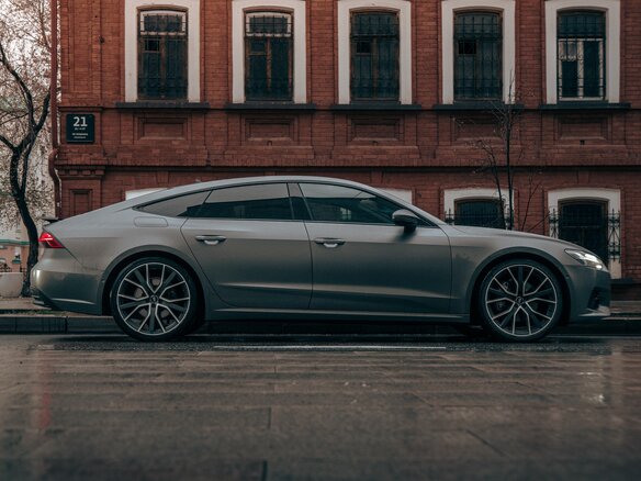 2019 Audi A7 45 TFSI II (4K), серый, 5000000 рублей - вид 2