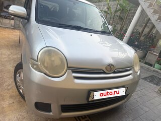 2010 Toyota Sienta I Рестайлинг 1, серебристый, 650000 рублей, вид 2