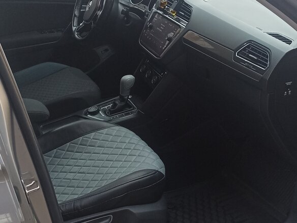 2019 Volkswagen Tiguan II, серый, 2000000 рублей - вид 7
