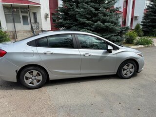 2017 Chevrolet Cruze II, серебристый, 650000 рублей, вид 3