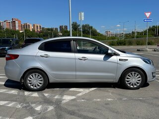 2014 Kia Rio III, серебристый, 850000 рублей, вид 2