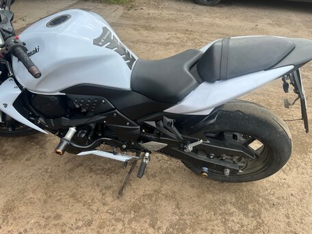 2012 Kawasaki Z 750, белый, 500000 рублей, вид 2