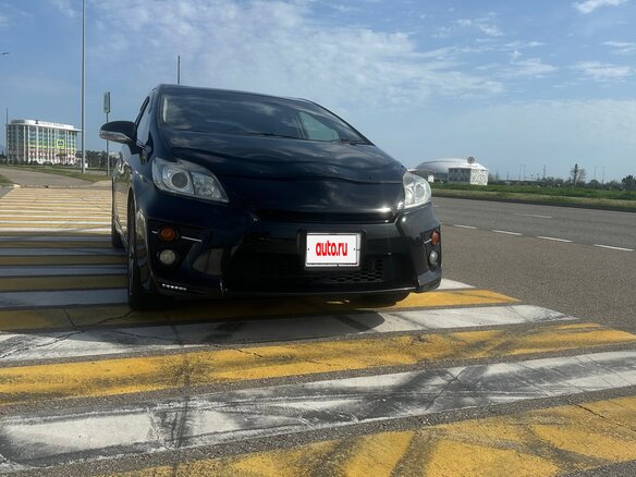 2013 Toyota Prius III Рестайлинг (XW30), чёрный, 1610000 рублей - вид 1