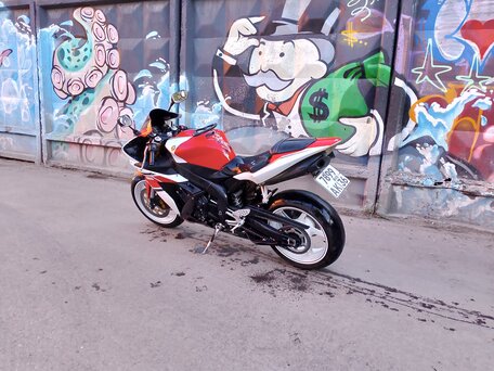 2006 Yamaha YZF-R1, красный, 650000 рублей, вид 1
