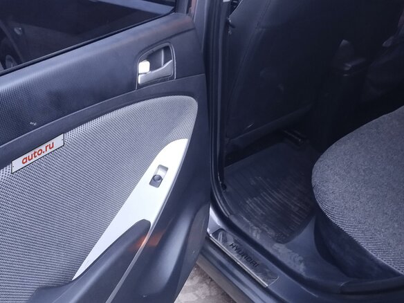 2012 Hyundai Solaris I, серый, 900000 рублей - вид 10