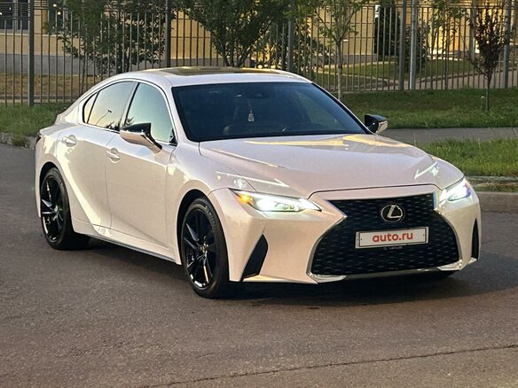 2021 Lexus IS 300 III Рестайлинг 2, белый, 5100000 рублей - вид 1