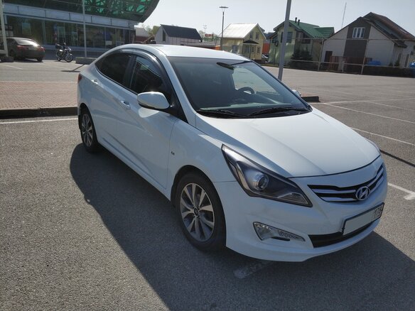 2015 Hyundai Solaris I Рестайлинг, белый - вид 2