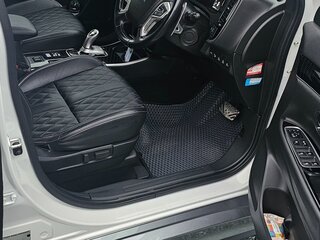 2018 Mitsubishi Outlander PHEV III Рестайлинг 3, белый, 2850000 рублей, вид 4