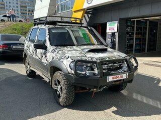 2011 Chevrolet Niva I Рестайлинг, серебристый, 700000 рублей, вид 1