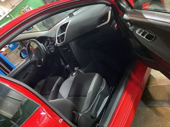 2008 Peugeot 207 I, красный, 590000 рублей - вид 10