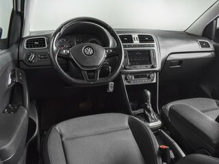 2018 Volkswagen Polo V Рестайлинг, белый, 1050000 рублей, вид 2