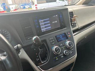 2016 Toyota Sienna III Рестайлинг, красный, 2240000 рублей, вид 3