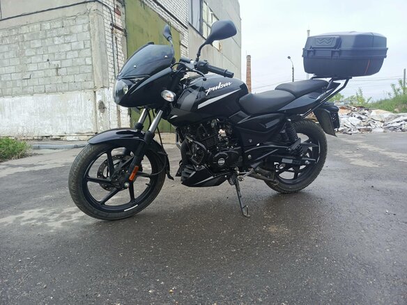 2022 Bajaj Pulsar 180, чёрный, 150000 рублей - вид 1