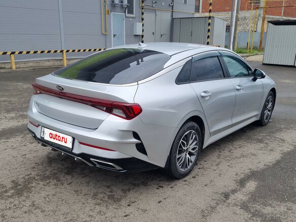 2021 Kia K5 III, серебристый, 2800000 рублей - вид 3