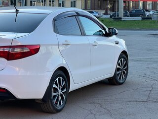 2012 Kia Rio 4-speed III, белый, 840000 рублей, вид 5