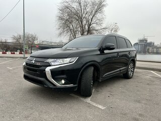 2019 Mitsubishi Outlander III Рестайлинг 3, чёрный, 2250000 рублей, вид 1