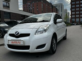 2010 Toyota Vitz II (XP90), белый, 650000 рублей, вид 1