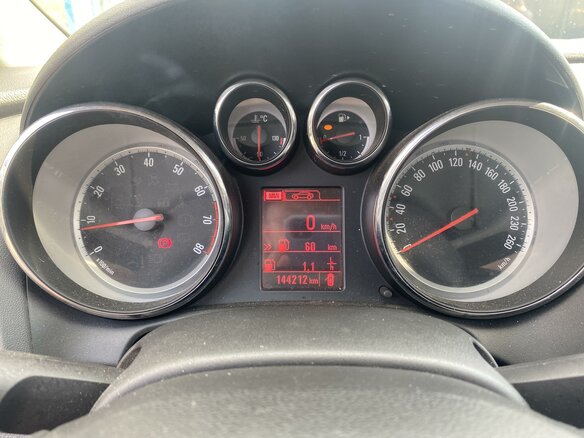 2013 Opel Astra J Рестайлинг, чёрный, 960000 рублей - вид 9