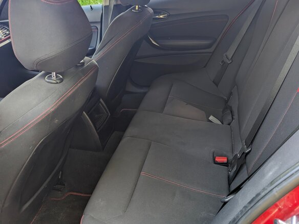 2012 BMW 1 серии 118i II (F20/F21), красный, 1250000 рублей - вид 12