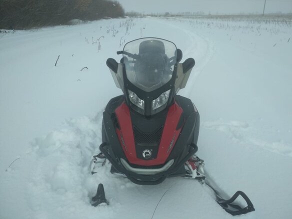 2010 BRP Ski-Doo Expedition SE 1200, красный