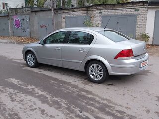 2011 Opel Astra H Рестайлинг, серебристый, 770000 рублей, вид 2