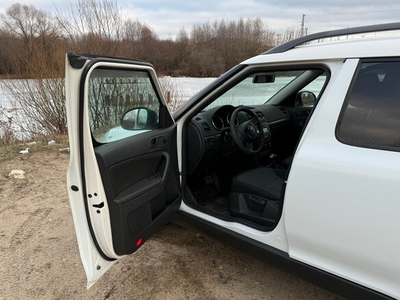 2011 Skoda Yeti I, белый, 900000 рублей - вид 8