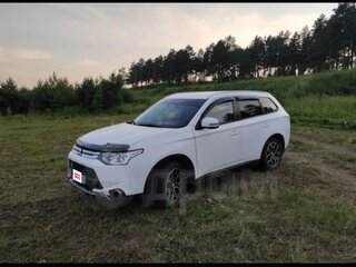 2014 Mitsubishi Outlander III Рестайлинг, белый, 1900000 рублей, вид 1