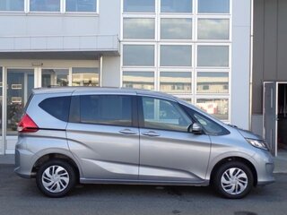 2019 Honda Freed II Рестайлинг, серебристый, 1200000 рублей, вид 2