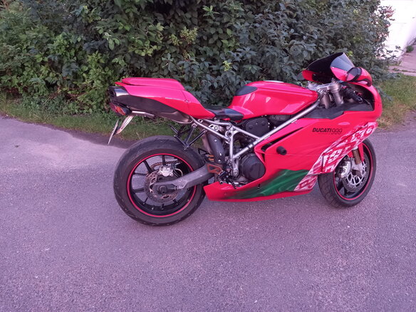 2004 Ducati 999, красный