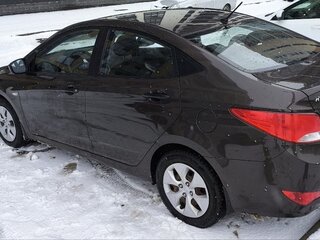 2015 Hyundai Solaris I Рестайлинг, коричневый, 950000 рублей, вид 3