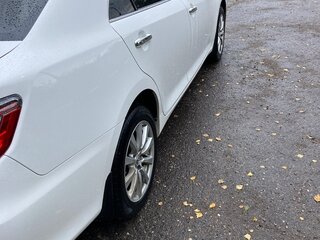 2015 Toyota Camry VII (XV50) Рестайлинг, белый, 2700000 рублей, вид 4