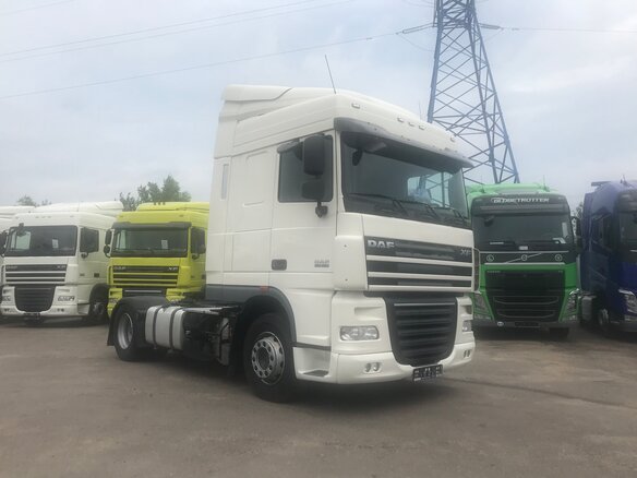 2018 DAF XF 105, серебристый - вид 2
