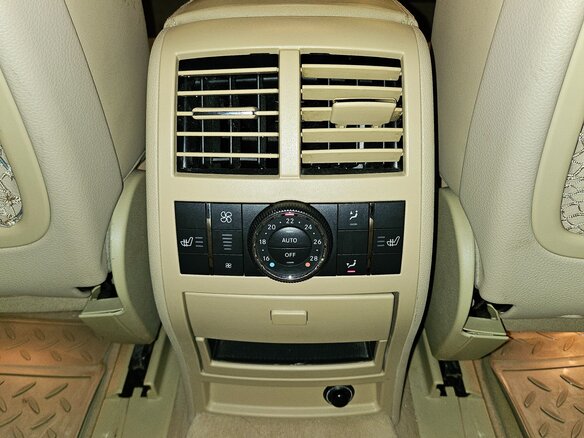 2010 Mercedes-Benz GL-Класс 500 I (X164) Рестайлинг, чёрный, 2100000 рублей - вид 28