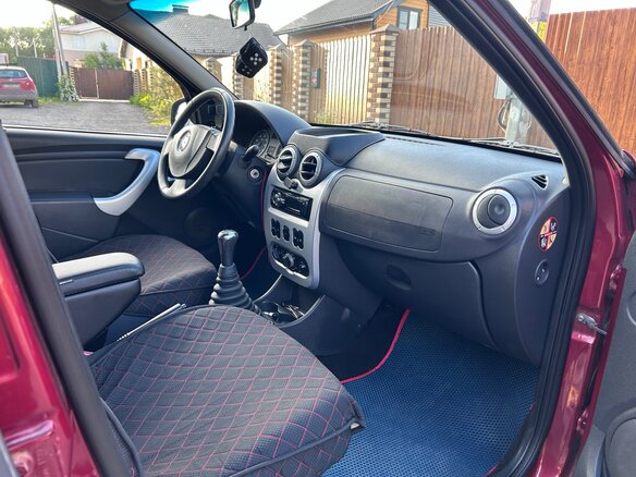 2011 Renault Sandero Stepway I, красный, 620000 рублей - вид 8