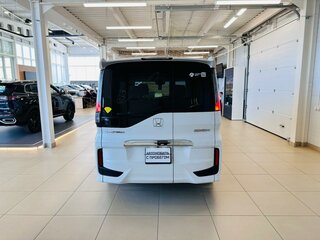 2017 Honda Stepwgn V Рестайлинг, белый, 1999000 рублей, вид 5