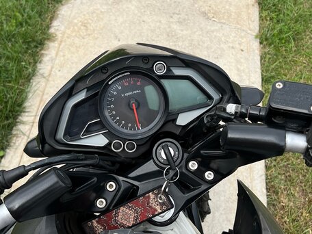 2021 Bajaj Pulsar NS 200, серый, 200000 рублей, вид 4
