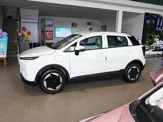 2026 Geely Geometry E 39.4 kWh, белый, 1768033 рублей, вид 4
