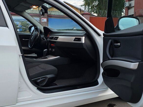 2010 BMW 3 серии 318i V (E90/E91/E92/E93) Рестайлинг, белый, 1000000 рублей - вид 19
