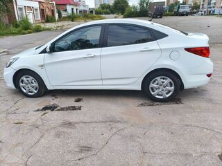 2013 Hyundai Solaris I, белый, 780000 рублей, вид 2