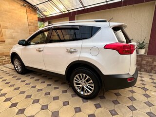 2014 Toyota RAV4 IV (XA40), белый, 2000000 рублей, вид 2