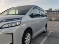 2017 Toyota Voxy III (R80), серебристый, 2500000 рублей - вид 7