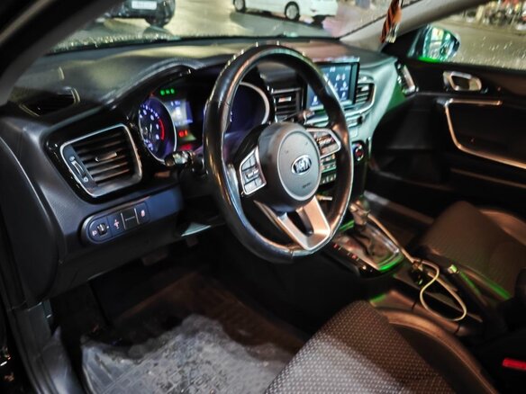 2018 Kia Ceed III, чёрный, 1400000 рублей - вид 10