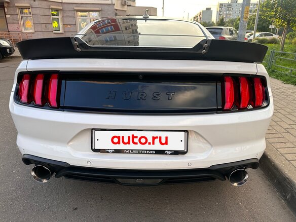 2021 Ford Mustang VI Рестайлинг, белый, 3650000 рублей - вид 9