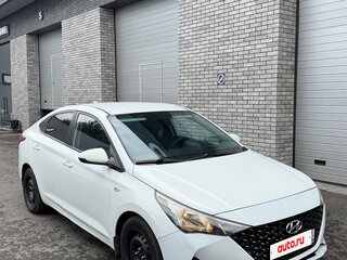 2017 Hyundai Solaris II, белый, 810000 рублей, вид 4