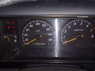 2001 Toyota Crown Comfort X (S150), белый, 400000 рублей, вид 3